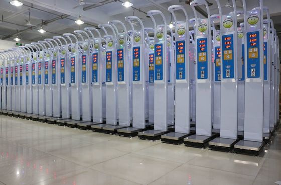 HW-600B Ηλεκτρονική ισορροπία Υπερηχητικό ύψος Βάρος σωματικού λίπους Αναλυτής BMI Ζυγός