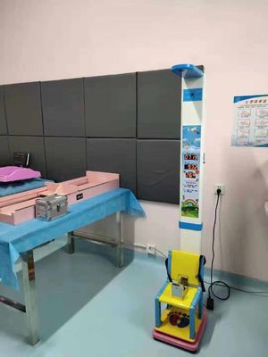 Προηγμένη κλίμακα παιδικής καρέκλας για ακριβή παρακολούθηση ύψους και βάρους στα νοσοκομεία