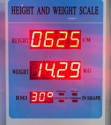 Μηχανή πώλησης BMI με λειτουργία νομίσματος για προσαρμοσμένη μέτρηση σωματικού βάρους και ύψους