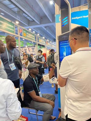 OEM ODM BMI Μηχανή για το ύψος Βάρος Τεχνική σύνθεση σώματος Συνολικό μέγεθος 43*61*240cm