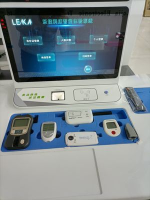 Κίος τηλεϊατρικής με υψηλής ευκρίνειας οθόνη LCD για έλεγχο της υγείας ολόκληρου του σώματος και παρακολούθηση της αρτηριακής πίεσης