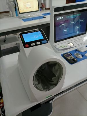 Κίος τηλεϊατρικής με υψηλής ευκρίνειας οθόνη LCD για έλεγχο της υγείας ολόκληρου του σώματος και παρακολούθηση της αρτηριακής πίεσης