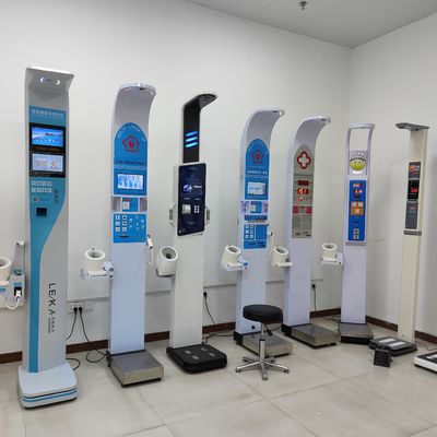 Ηλεκτρονική οθόνη LED Ιατρική μηχανή ζύγισης ύψους νοσοκομείου με προσαρμοσμένη υποστήριξη