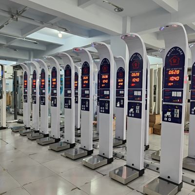 Ηλεκτρονική οθόνη LED Ιατρική μηχανή ζύγισης ύψους νοσοκομείου με προσαρμοσμένη υποστήριξη