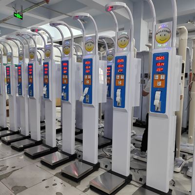 Εύκολο μέγεθος συσκευασίας Ψηφιακή κλίμακα που λειτουργεί με νομίσματα για τη μέτρηση ύψους και βάρους