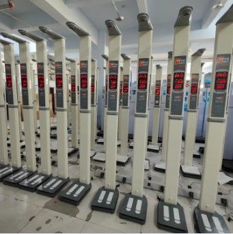 Δείκτης LED Μείωση βάρους για το ΔΜΣ και την παρακολούθηση ύψους σώματος