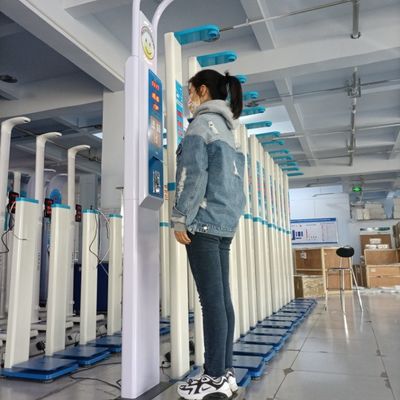Μηχανή μέτρησης ύψους και βάρους για ακριβείς ιατρικές εκτιμήσεις
