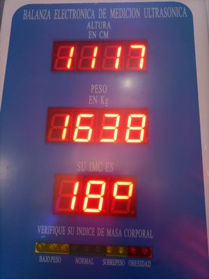 Μηχανή μέτρησης ύψους και βάρους για ακριβείς ιατρικές εκτιμήσεις